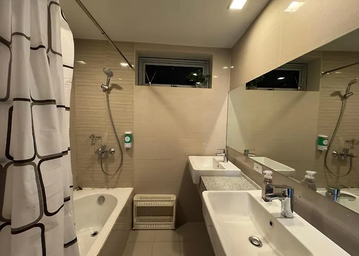 Glamorous 3br In Uptown Bgc W/bathtub Apartamento